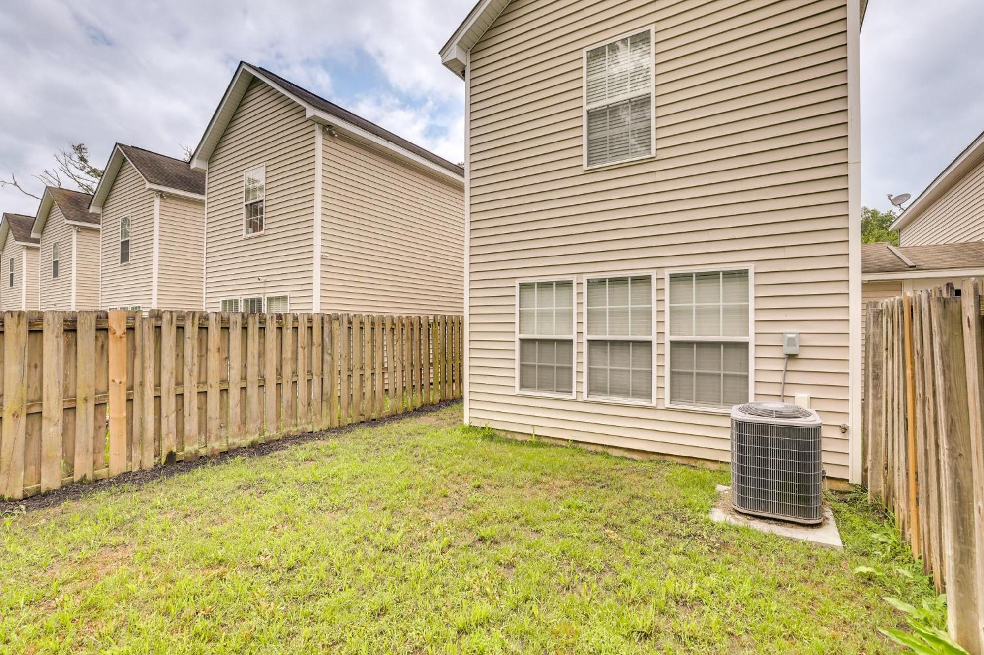 Charming North Charleston Townhome - Pets Welcome! Exterior photo